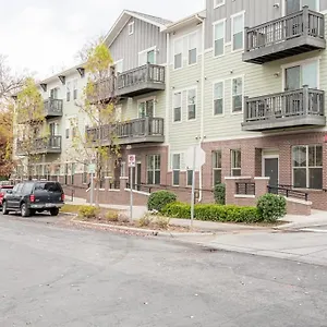 Apartment Laid Back 1br W Comfy Living And Bar, Charlotte