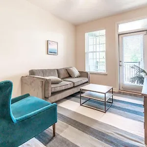 Apartment Tranquil 1br With Balcony Gym, Charlotte
